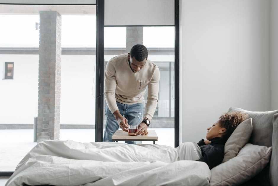 Ilustrasi wanita sakit (Pexels.com/Pavel Danilyuk)