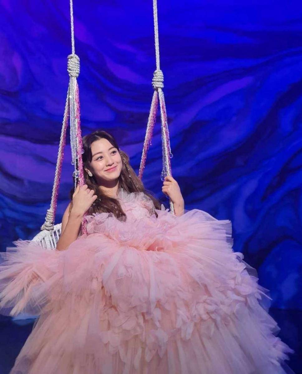 Jihyo TWICE (instagram.com/twicetagram)
