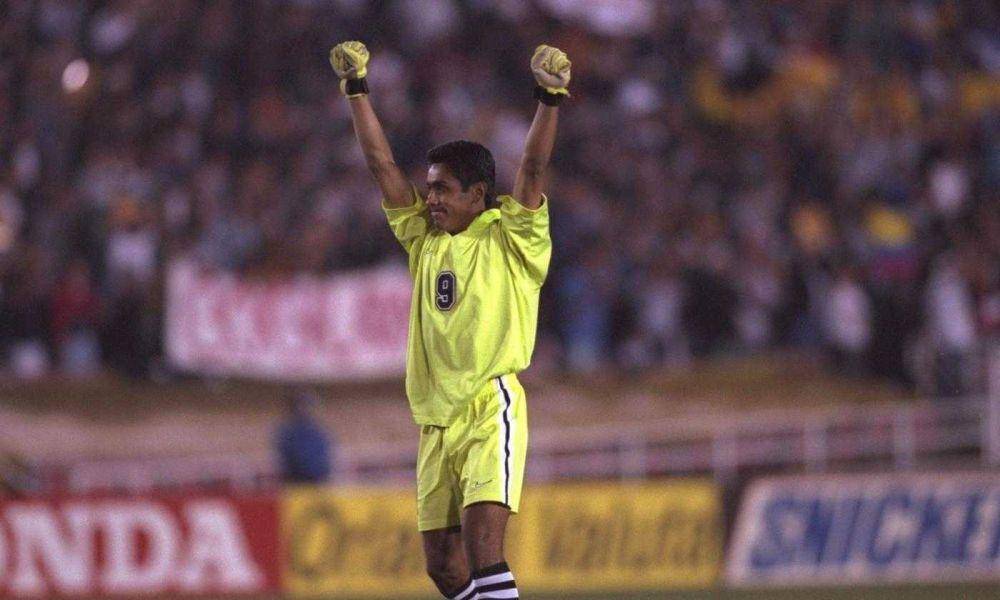 Jorge Campos saat bermain di UNAM (calciomercato.com)