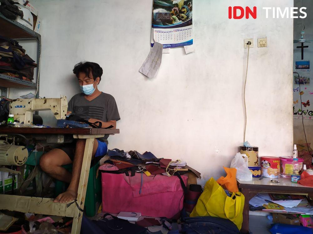 Melawan Gabut Dengan Gotong-Royong Membantu Para Penjahit