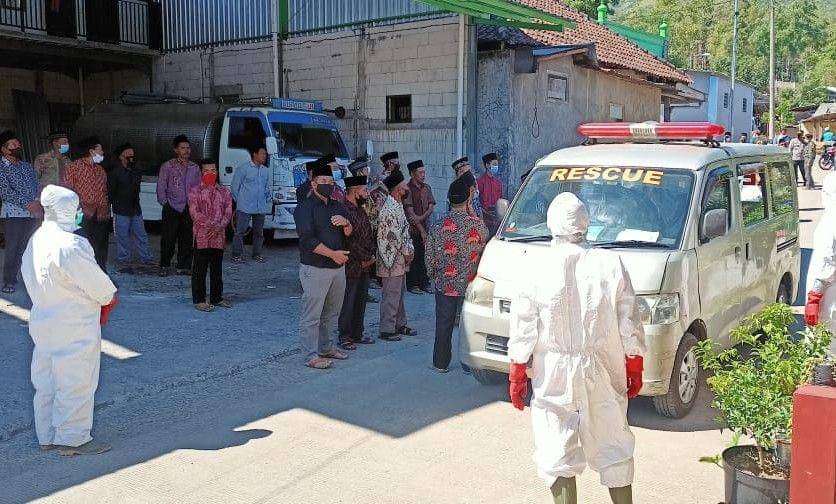 Ambulan LPBI-NU digunakan sebagai pemakaman. IDN Times/Dok LPBI-NU Kabupaten Mojokerto