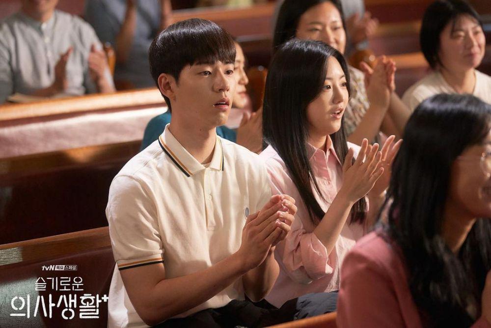 Bae Hyun Sung dan Cho Yi Hyun di Hospital Playlist. (instagram.com/hospitalplaylist_official)