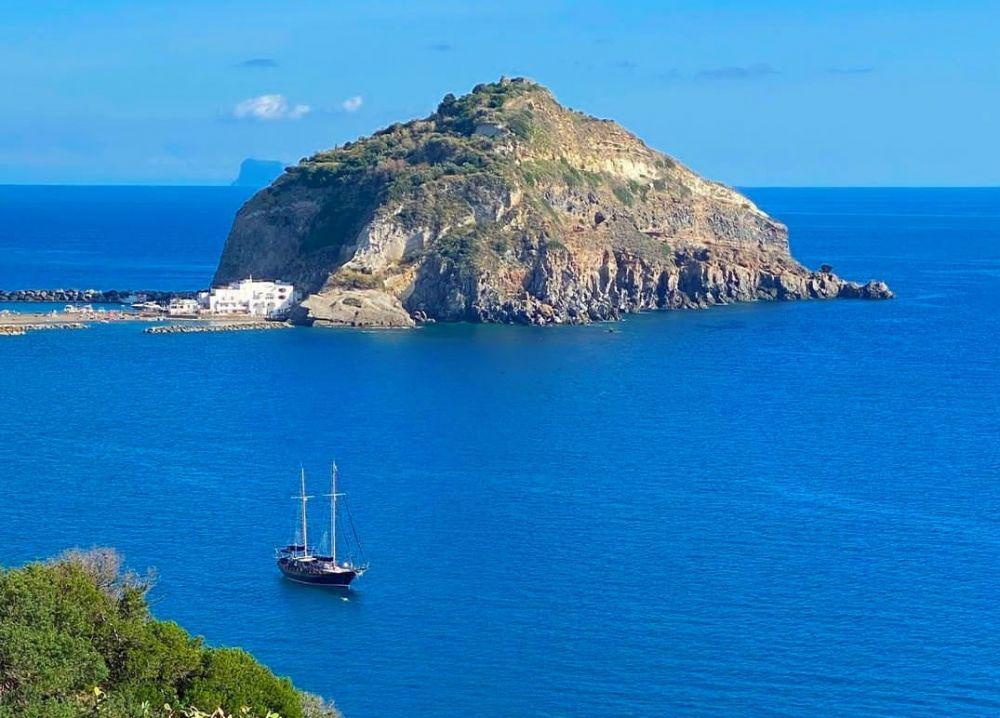 Indahnya 8 Spot Wisata di Ischia, Surga Tersembunyi Italia