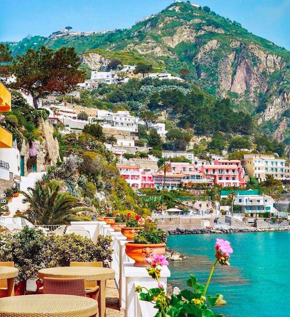 Ischia (instagram.com/ischia)