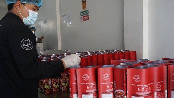 Proses pengemasan produk Kylafood - (Dok.Kylafood)