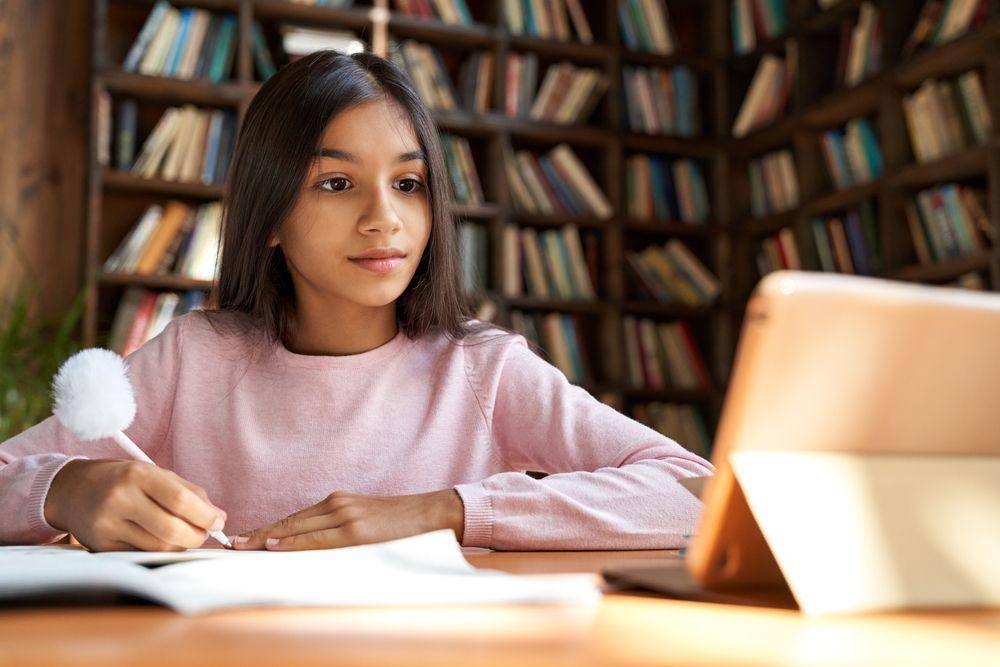Pandemik membuat sektor pendidikan harus beradaptasi (Shutterstock/insta_photos)
