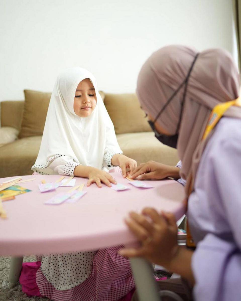 Qiandra saat mengenakan hijab. (instagram.com/ryana_dea)