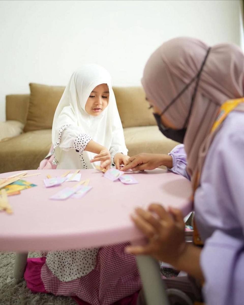 Qiandra saat mengenakan hijab. (instagram.com/ryana_dea)