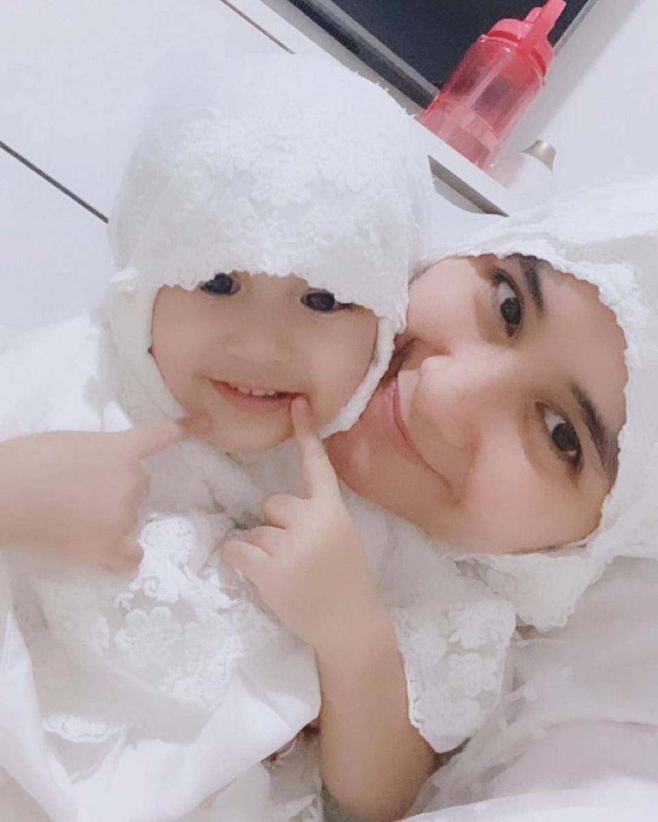 Qiandra saat mengenakan hijab. (instagram.com/ryana_dea)