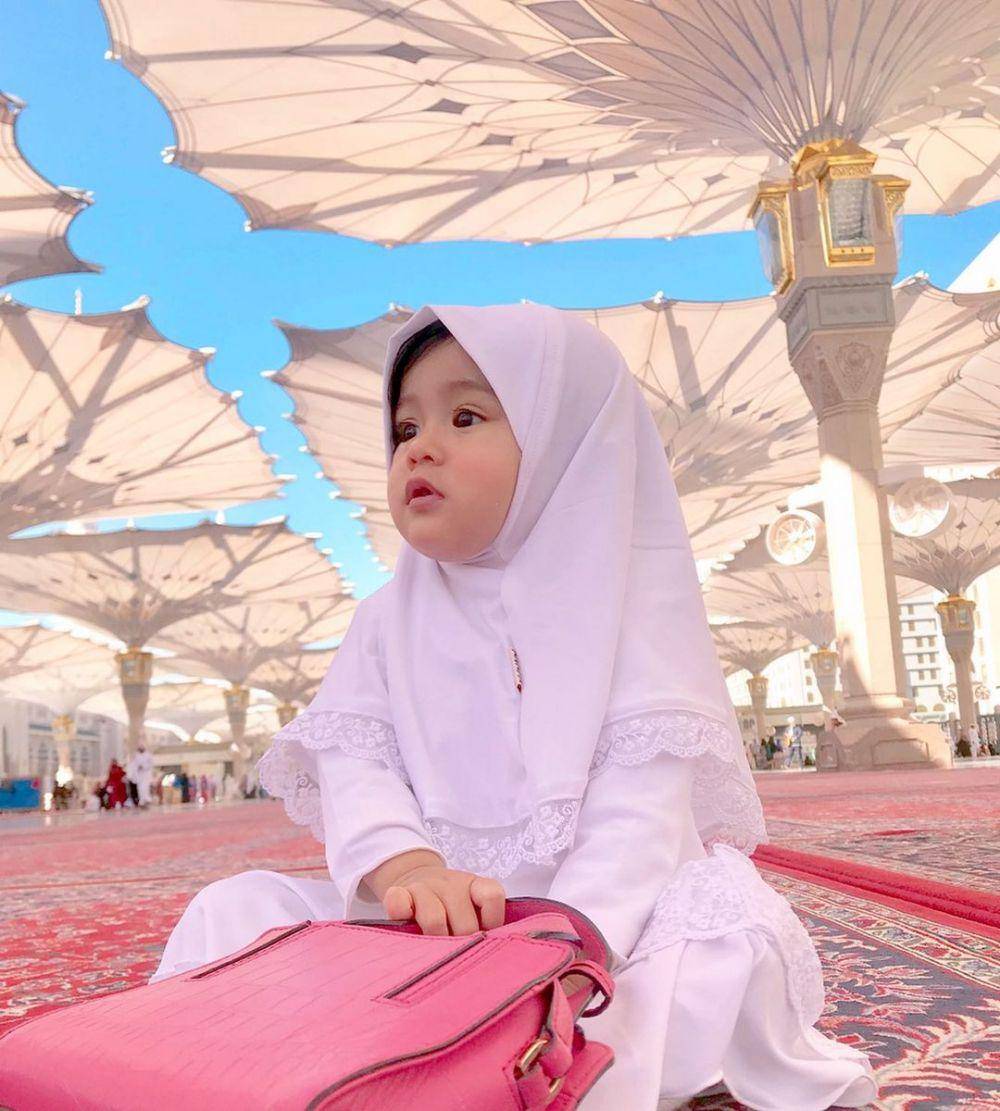 Qiandra saat mengenakan hijab. (instagram.com/ryana_dea)