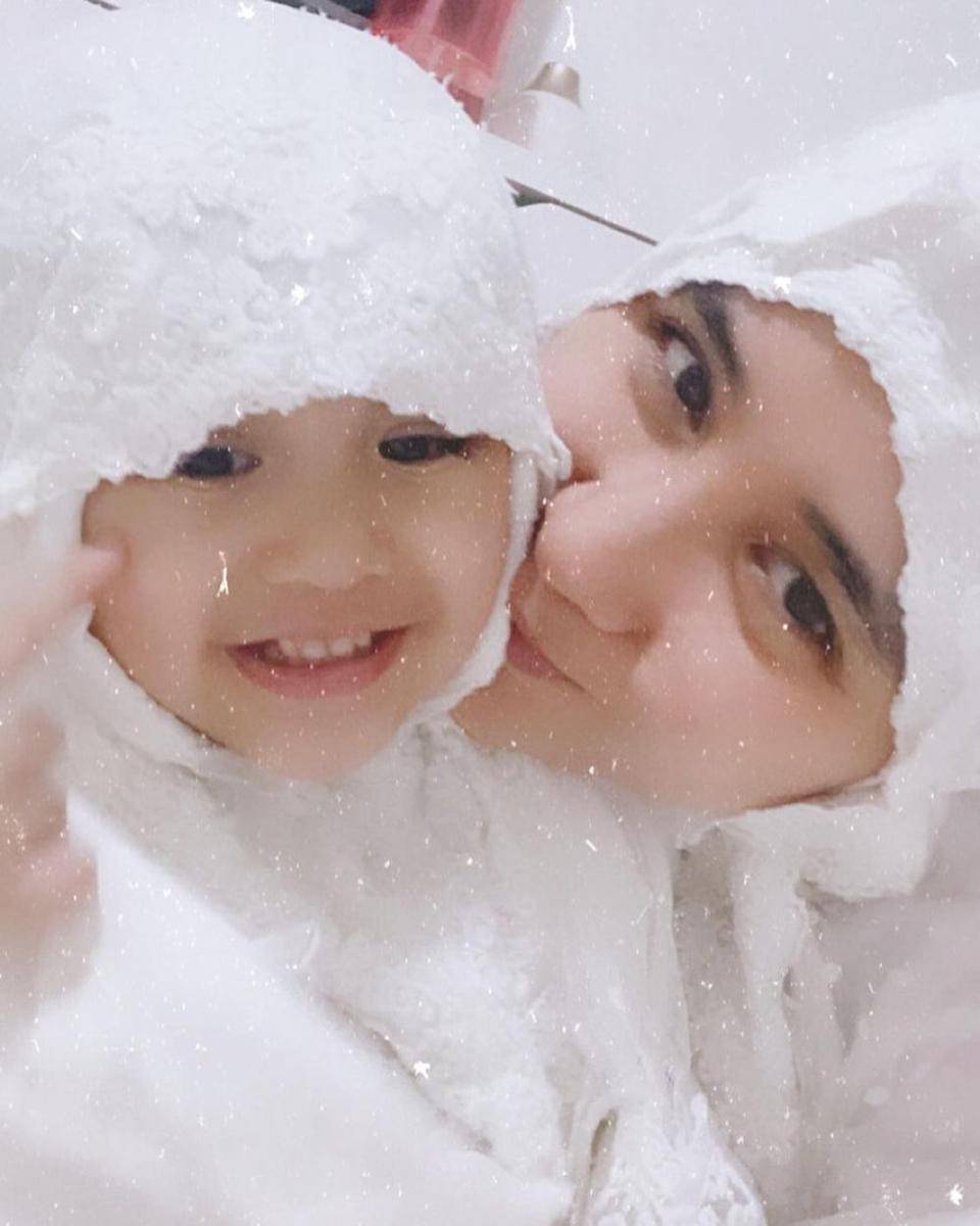 Qiandra saat mengenakan hijab. (instagram.com/ryana_dea)