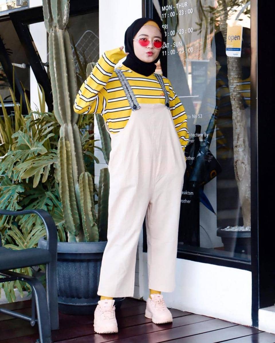 Outfit motif stripe ala Miara (instagram.com/mia_raaa)