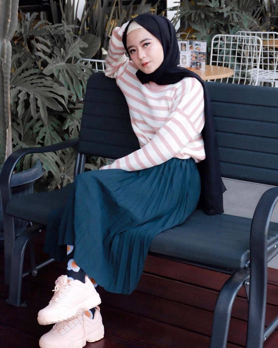 Outfit motif stripe ala Miara (instagram.com/mia_raaa)