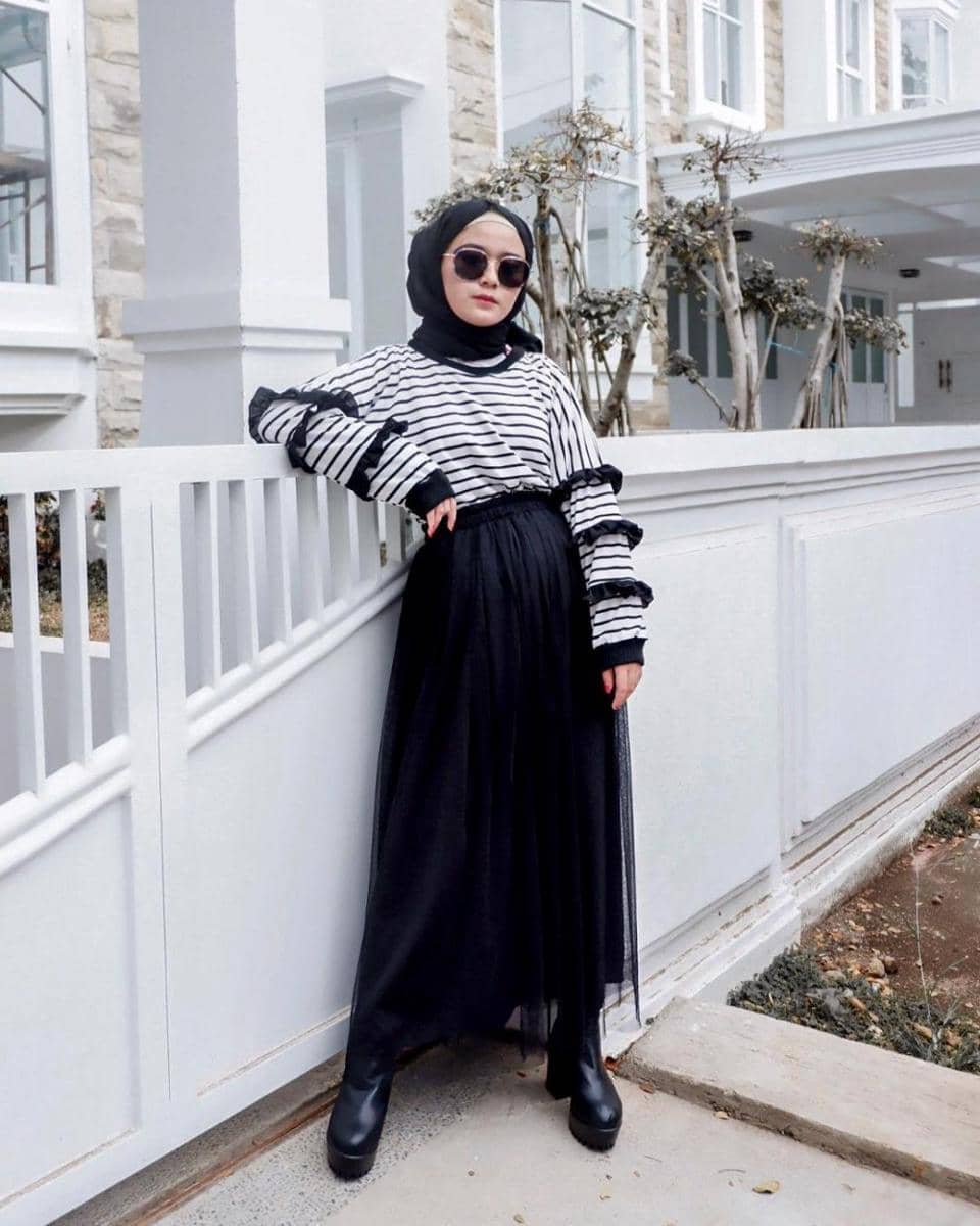 Outfit motif stripe ala Miara (instagram.com/mia_raaa)