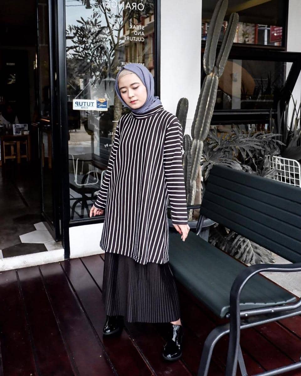 Outfit motif stripe ala Miara (instagram.com/mia_raaa)