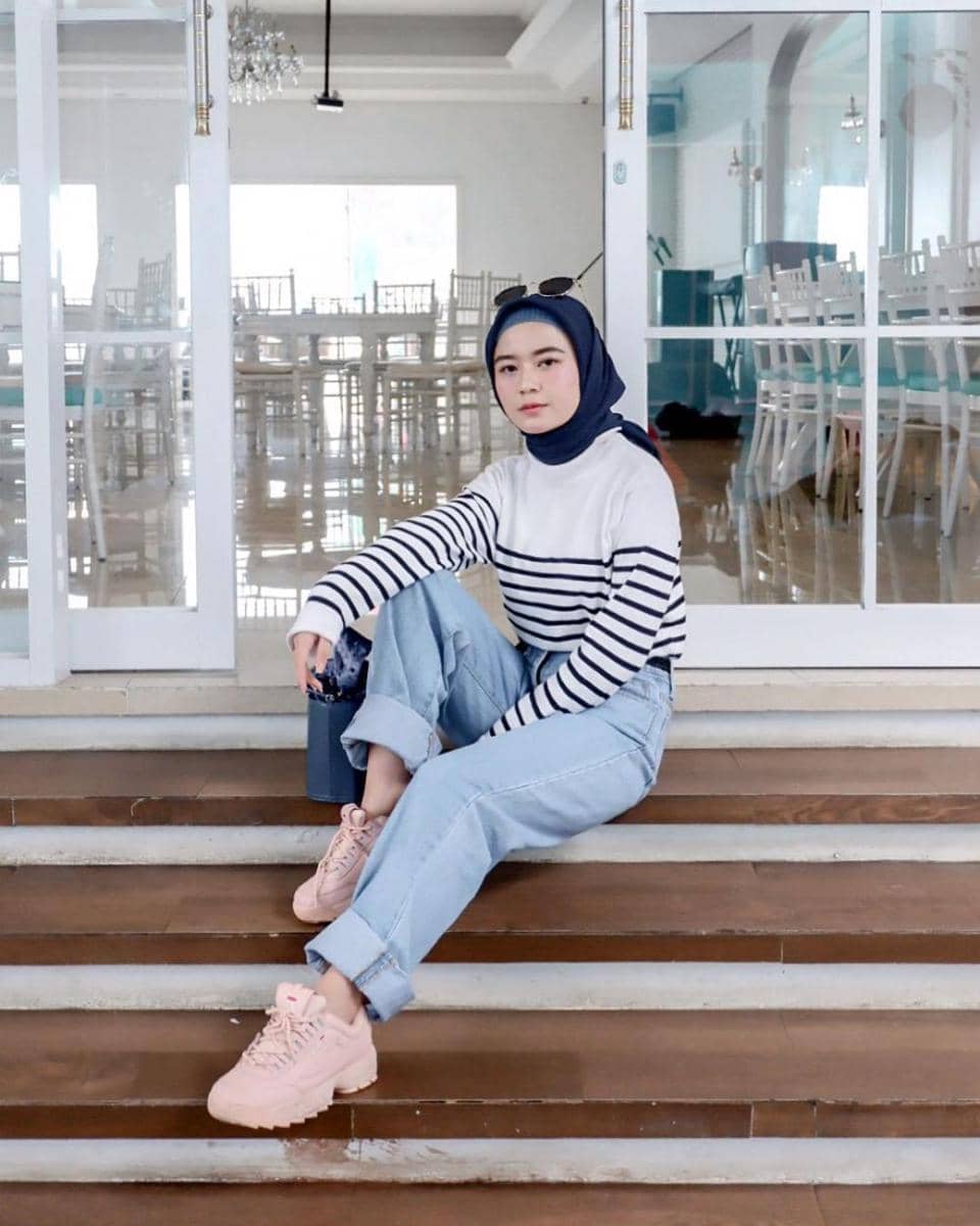 Outfit motif stripe ala Miara (instagram.com/mia_raaa)
