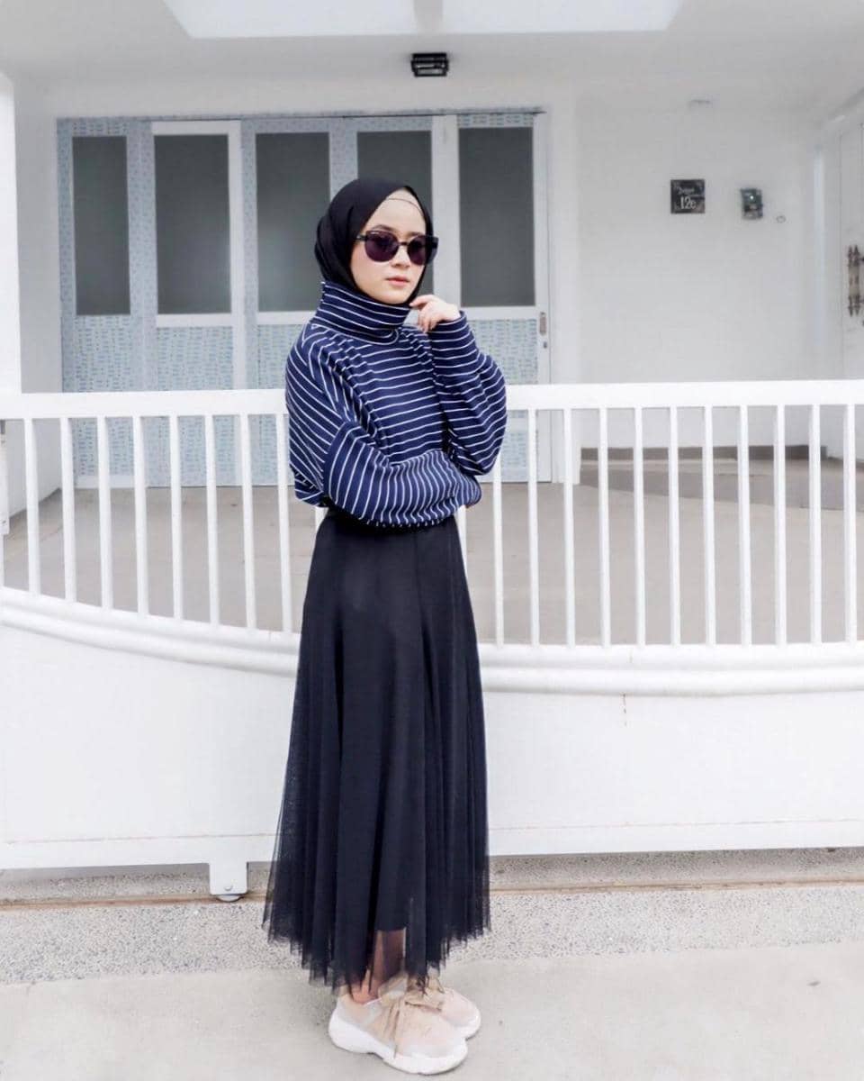 Outfit motif stripe ala Miara (instagram.com/mia_raaa)