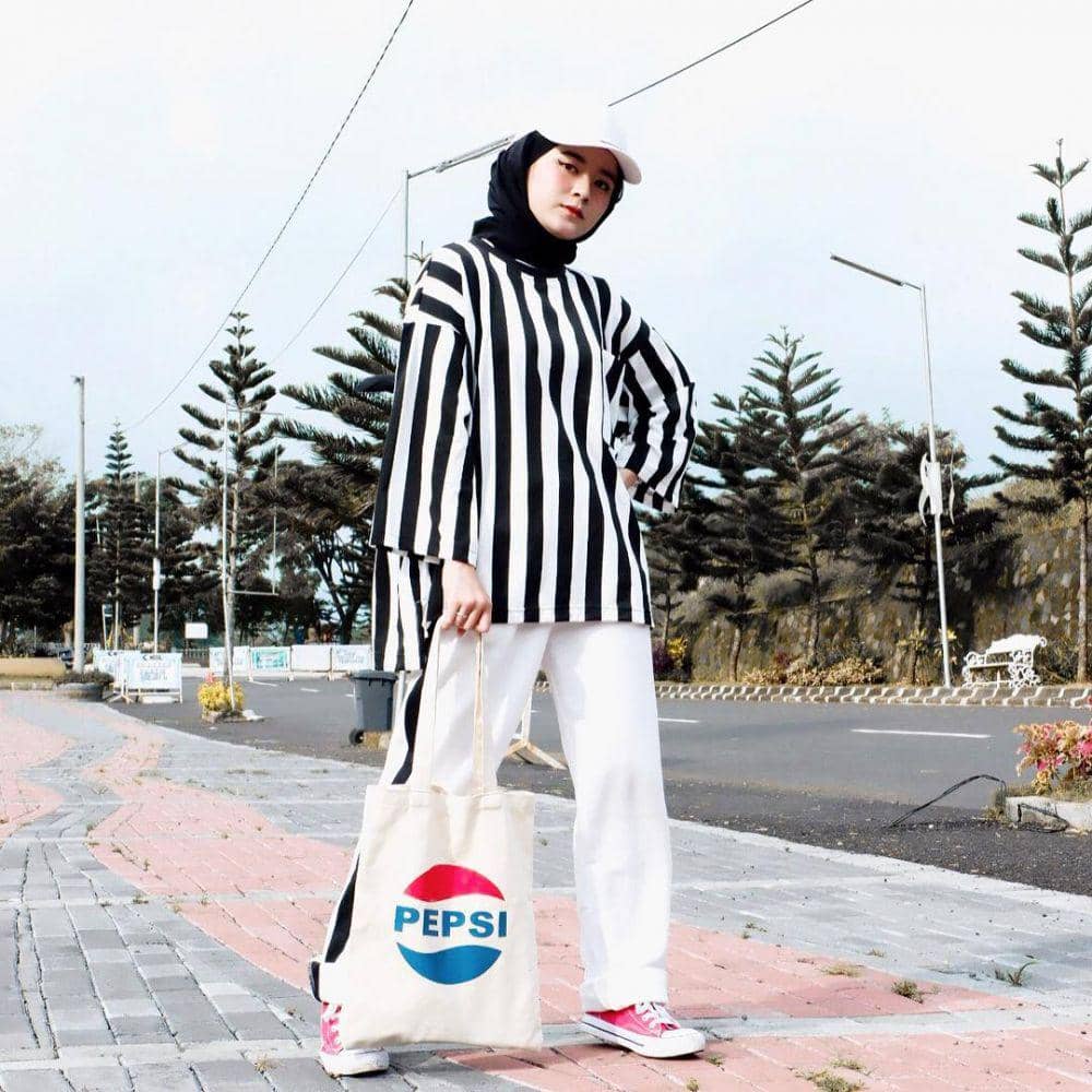 Outfit motif stripe ala Miara (instagram.com/mia_raaa)