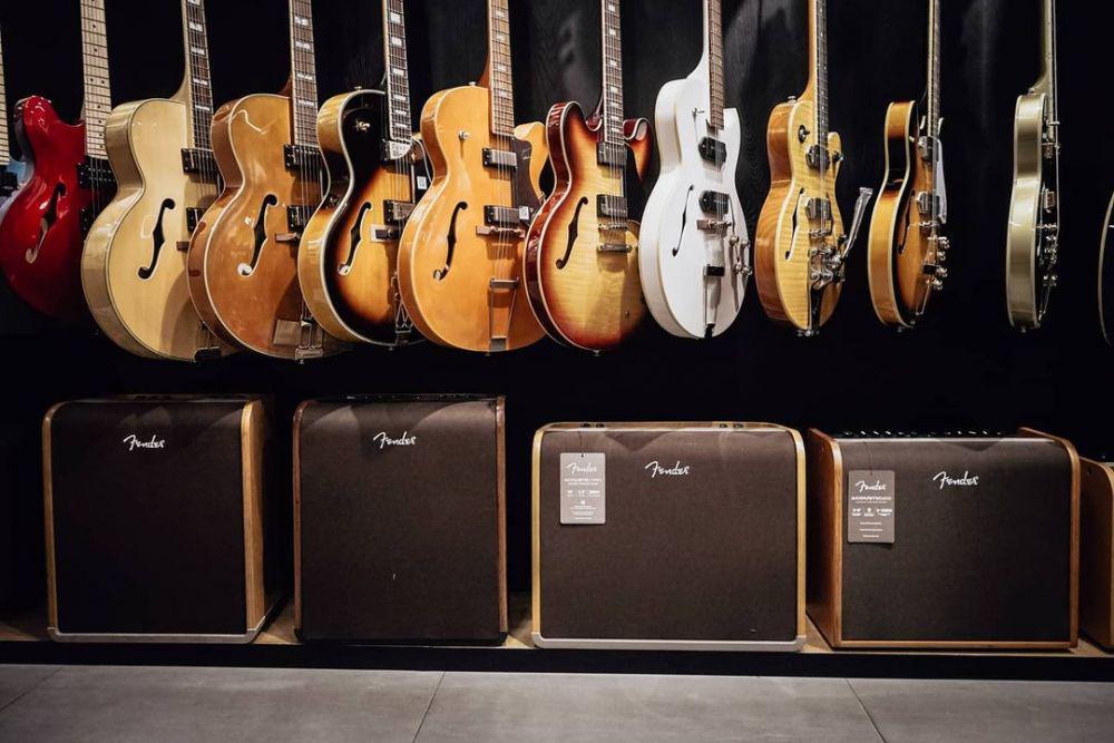 11 Rekomendasi Toko Peralatan Musik, Dijamin Lengkap dan Puas!