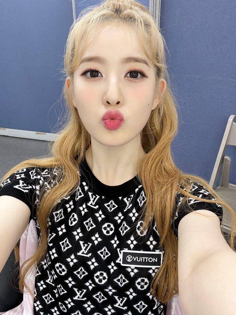 Sieun STAYC (twitter.com/STAYC_official)