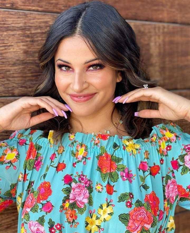 Richa Moorjani (instagram.com/richamoorjani)