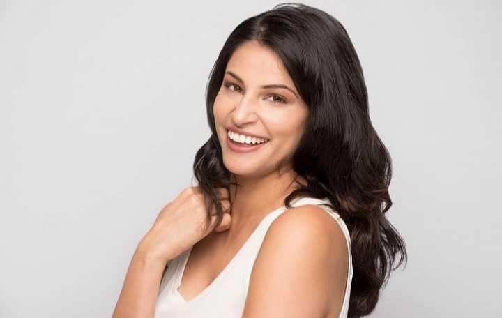 9 Potret Richa Moorjani, Pemeran Kamala di Never Have I Ever Netflix