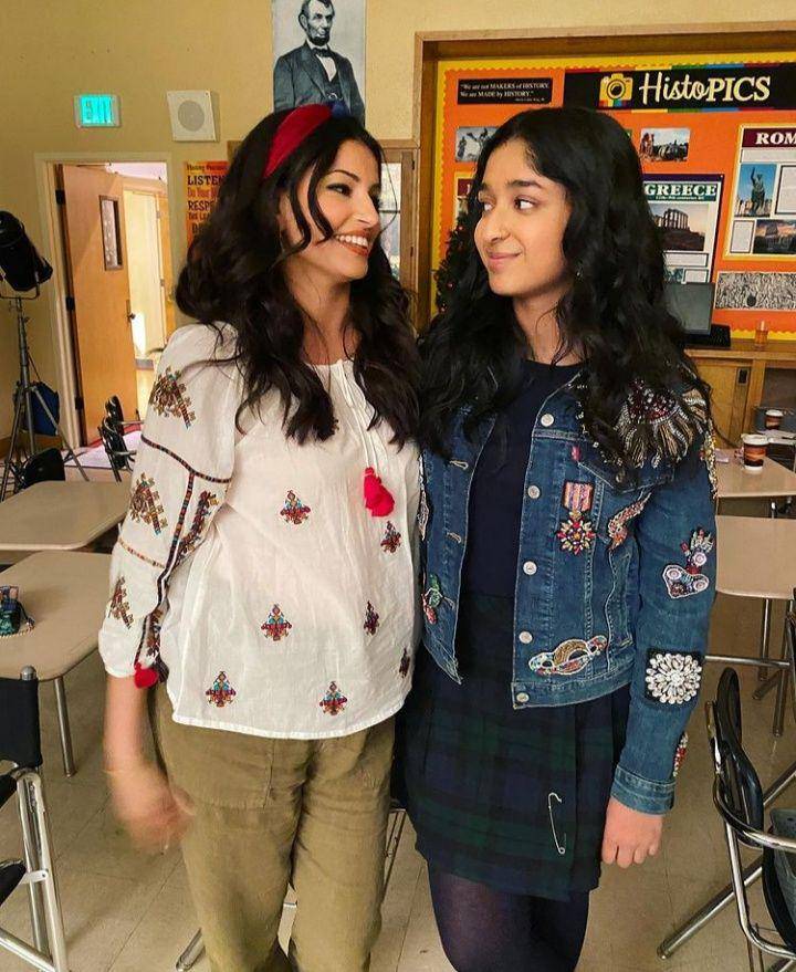 Richa Moorjani dan Maitreyi Ramakrishnan (instagram.com/richamoorjani)