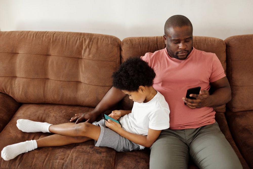 Lakukan 5 Tips Ini Biar Kamu Gak Kecanduan Pakai Smartphone