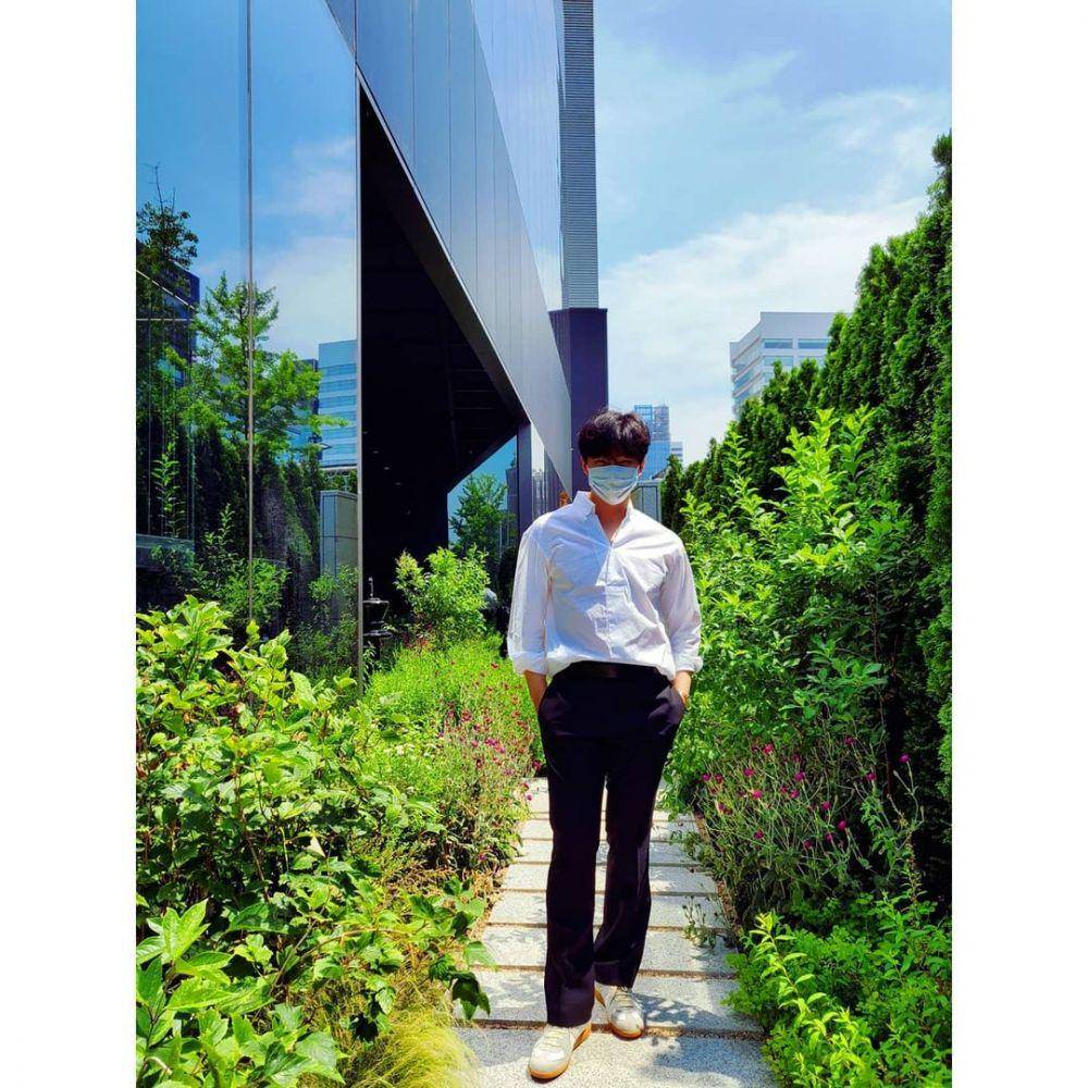 ootd monokrom Junho 2PM (instagram.com/le2jh)