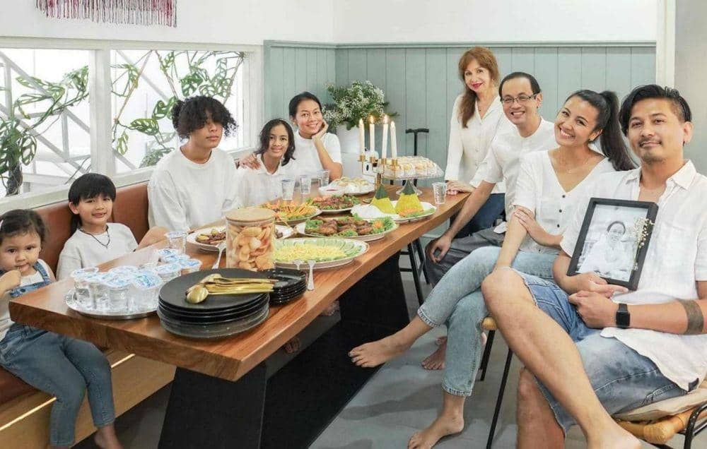 Gelar Memorial, 10 Momen Sharena Delon dan Keluarga Kenang Sang Papa