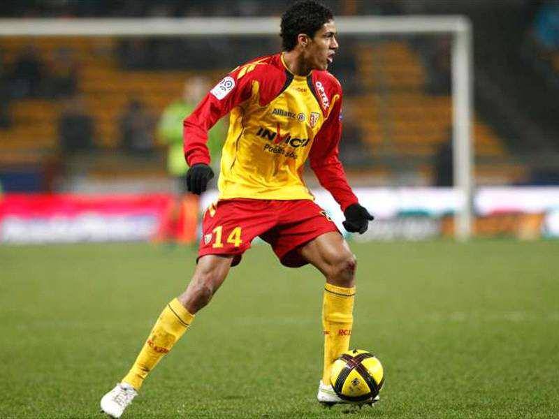 potret Raphael Varane (goal.com)