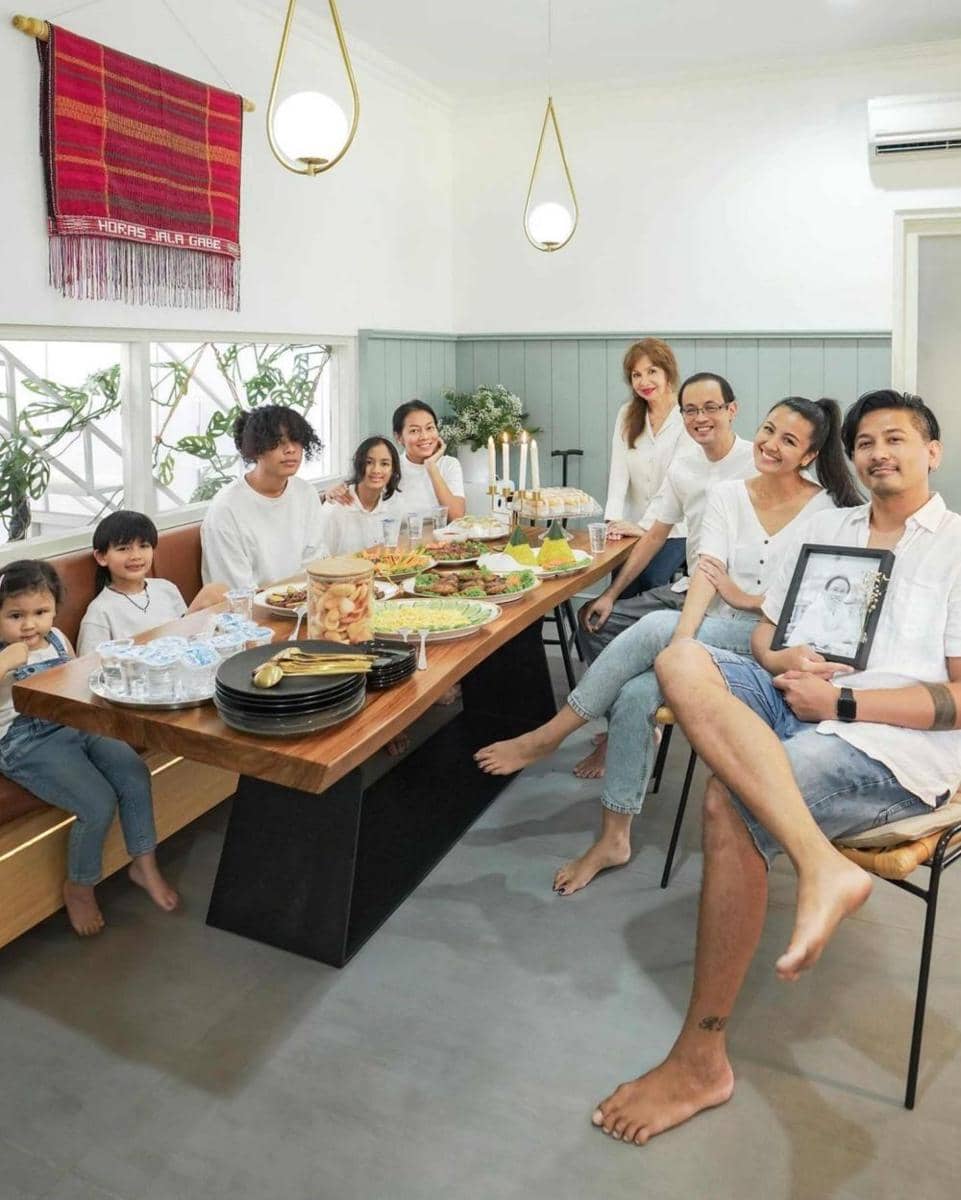 Mini memorial keluarga Sharena Delon untuk sang ayah (Instagram.com/mrssharena/)