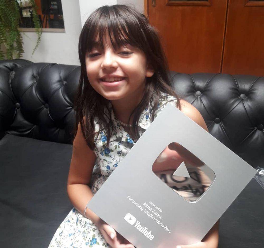 potret Alma Zarza (Instagram.com/almazarzaok)