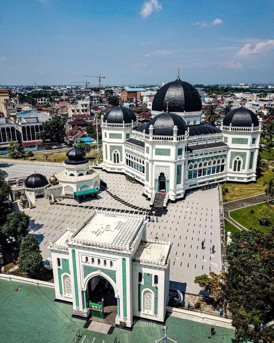 Masjid Raya Al Mashun (instagram.com/fadlisaula)