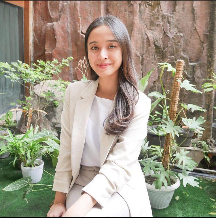 Raih Gelar Master Psikologi, 10 Potret Terbaru Nimaz Dewantary