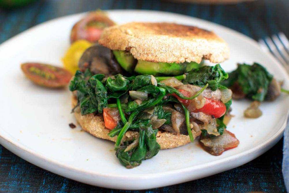 Vegan breakfast sandwich (trialandeater.com)