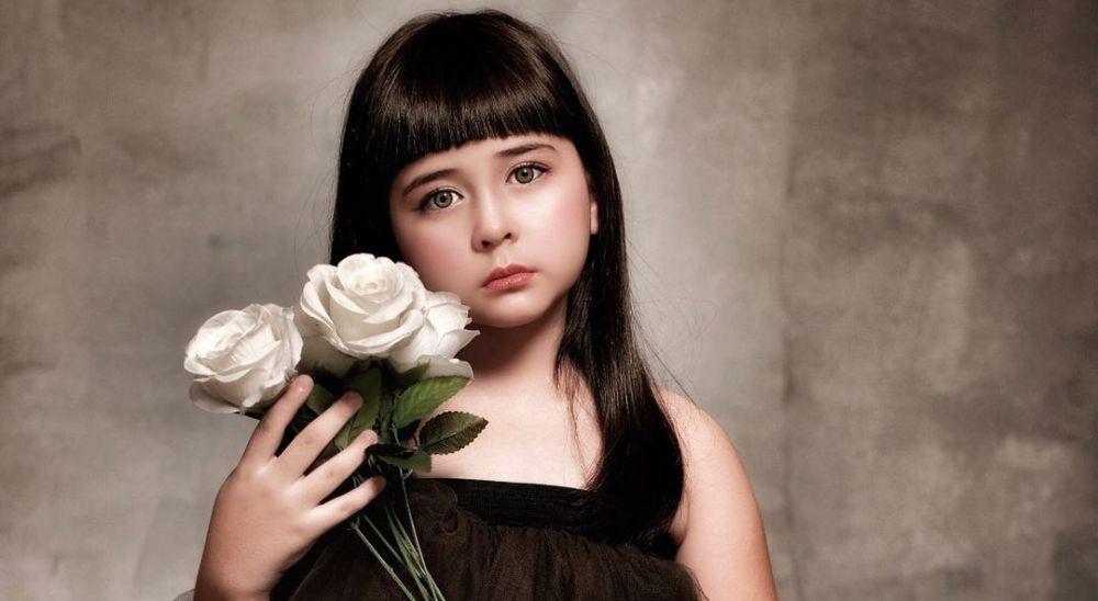 Bintangi Cinta Amara, 10 Potret Ciara Brosnan yang Bikin Pangling