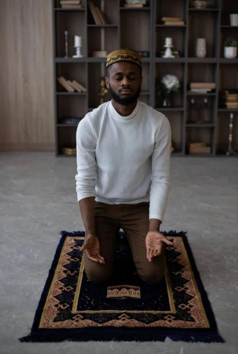 Ilustrasi sedang menghafal Al-Quran (pexels.com/Monstera)