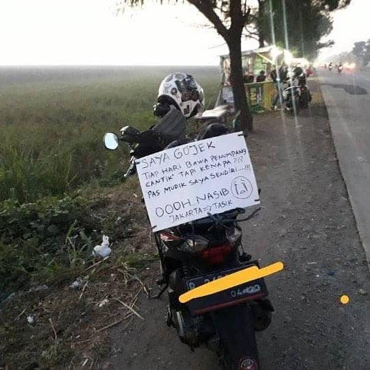 tulisan lucu belakang motor (instagram.com/recehtapiviral)