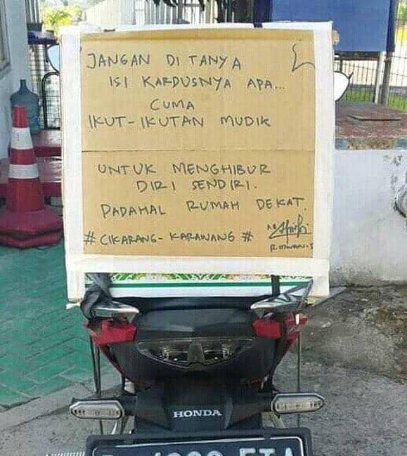 tulisan lucu belakang motor (instagram.com/sukijan)