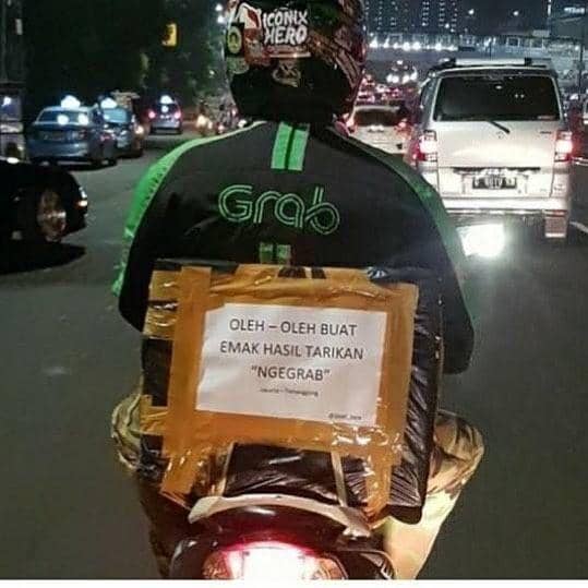 tulisan lucu belakang motor (instagram.com/sukijan)