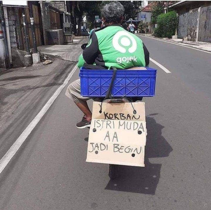 tulisan lucu belakang motor (instagram.com/newdramaojol)