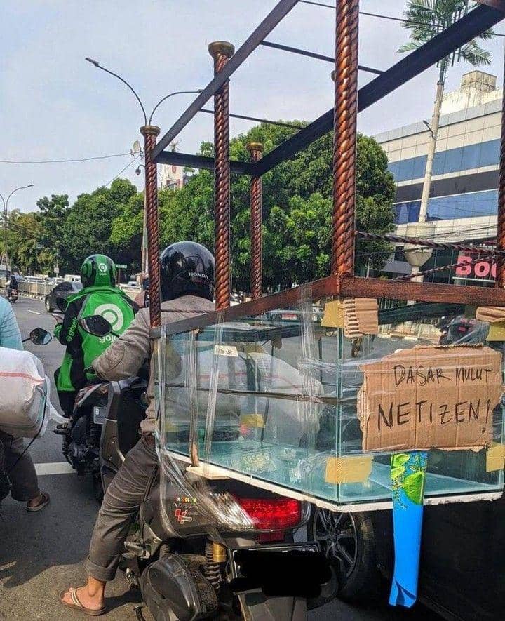 tulisan lucu belakang motor (instagram.com/ceritaojol)