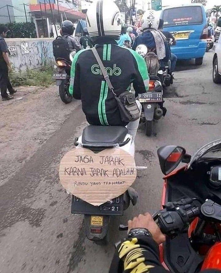 tulisan lucu belakang motor (instagram.com/ceritaojol)
