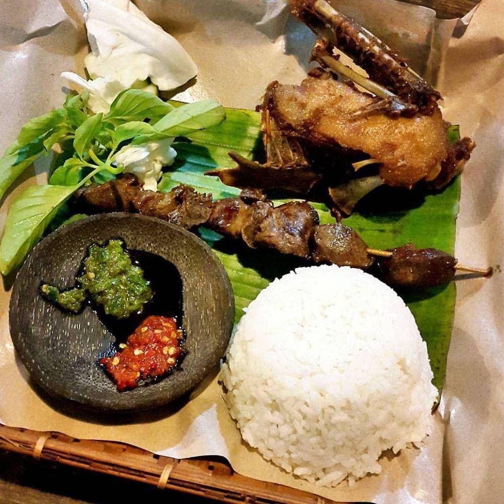 bebek goreng kalijo (instagram.com/ojekonline.rantau)