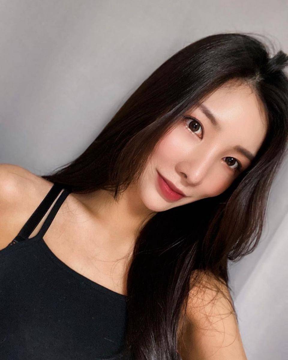 Park Ha Ri (instagram.com/twinkle_hari)
