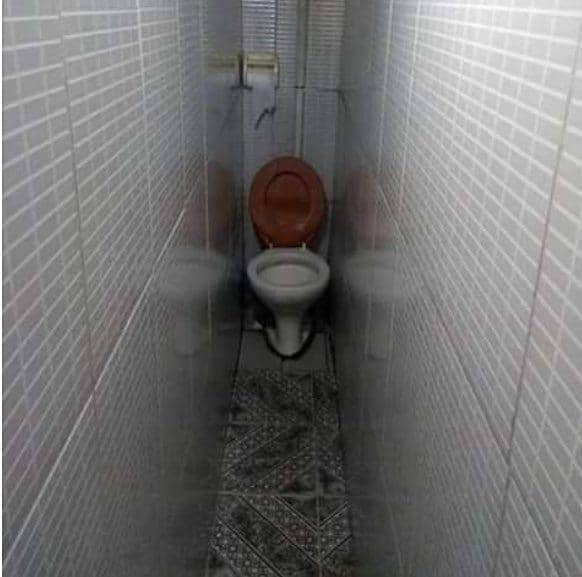 Desain Toilet Aneh (twitter.com/scarytoilet)