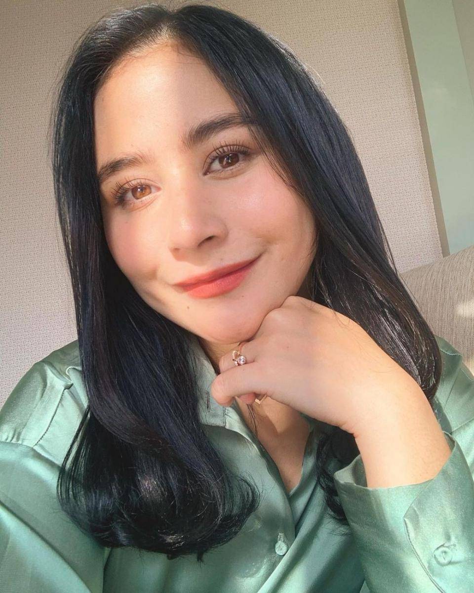 Prilly Latuconsina (instagram.com/prillylatuconsina96)