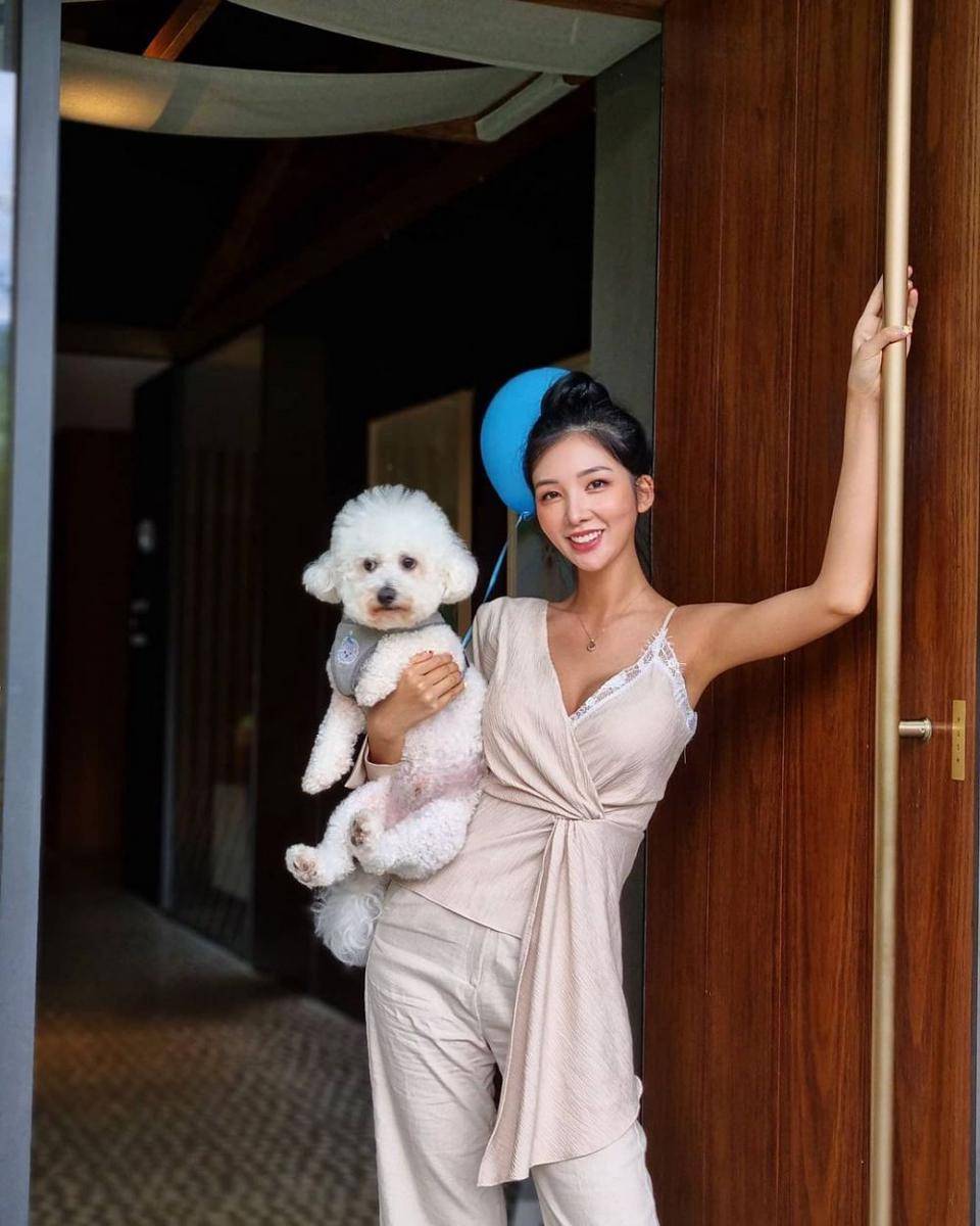 Park Ha Ri (instagram.com/twinkle_hari)