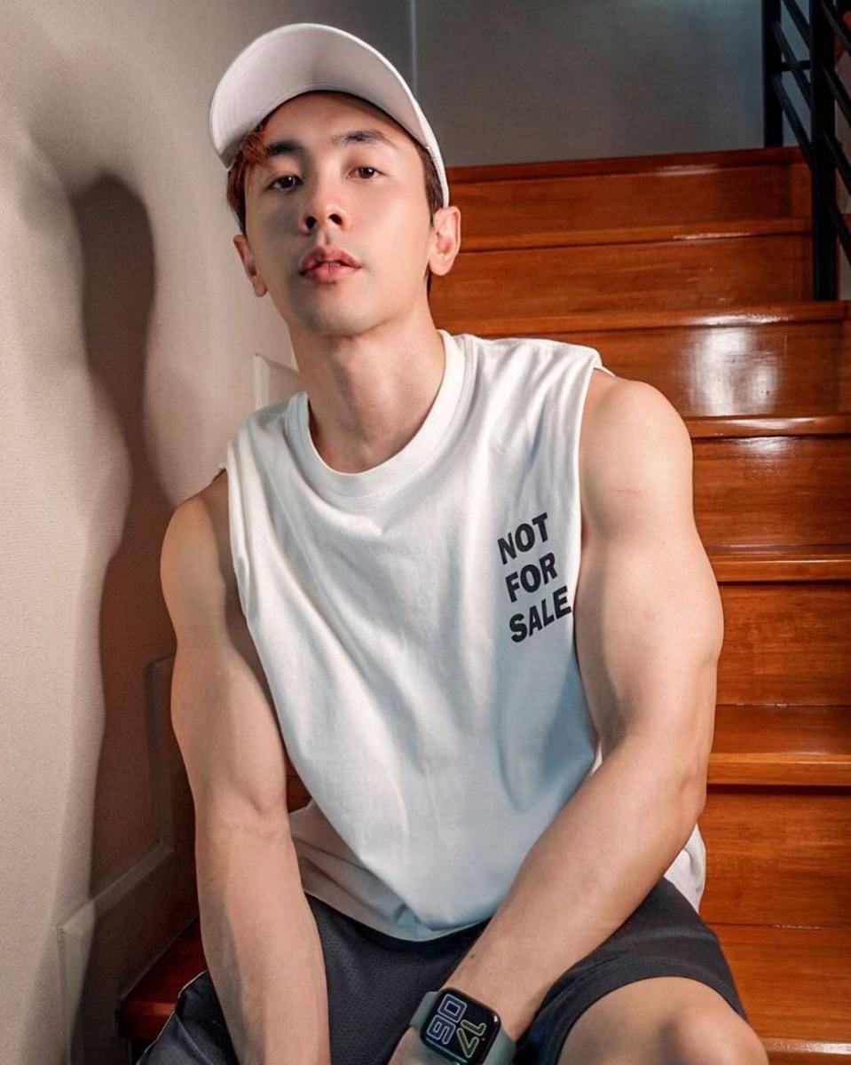 Nat Thewphaingan (Instagram.com/nat_thew)
